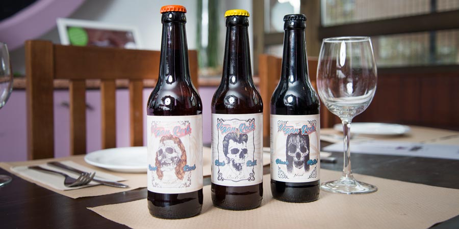 cerveza-vegana-en-restaurante-vegania